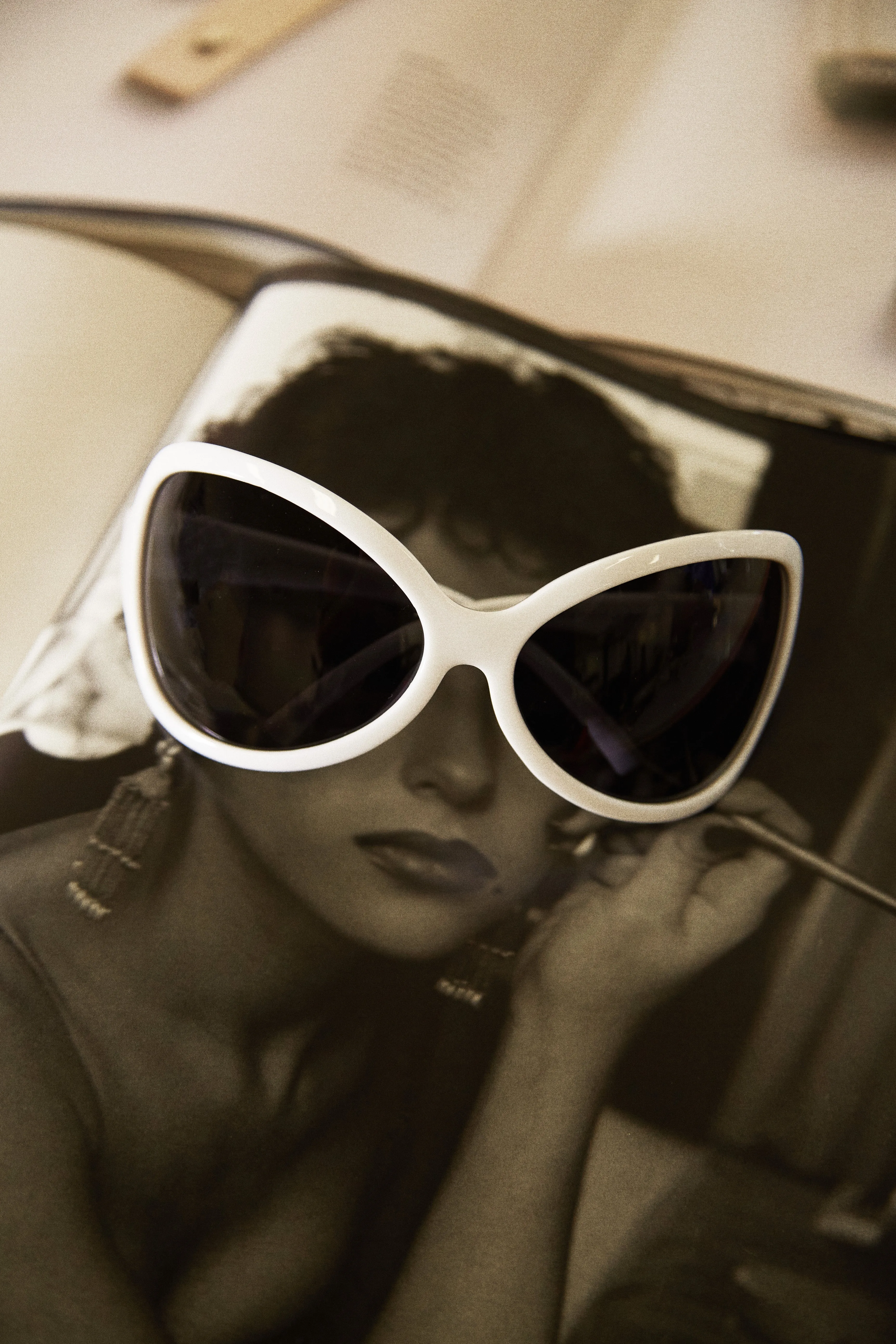 Big Reveal Oversized Sunglasses - White